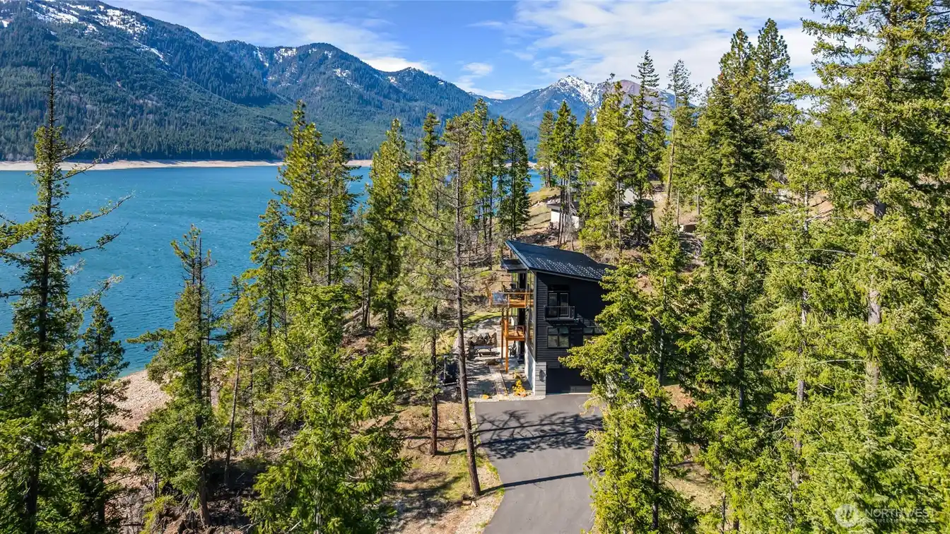 New Mountain Modern Home on Lake Cle Elum