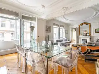 Elegant Full-Floor Apartment