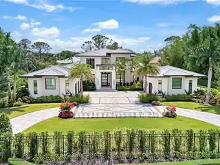 Stunning Modern Luxury Estate in Naples