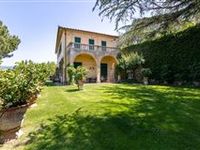 LARGE PROPERTY WITH TWO VILLAS