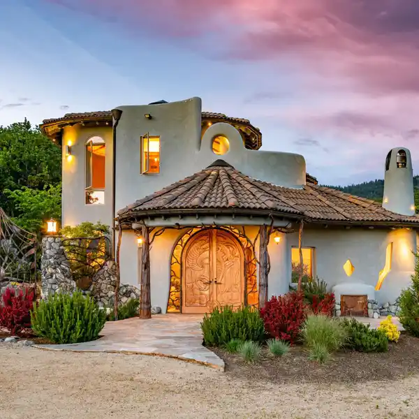 SPECTACULAR HOME SURROUNDED BY NATURE