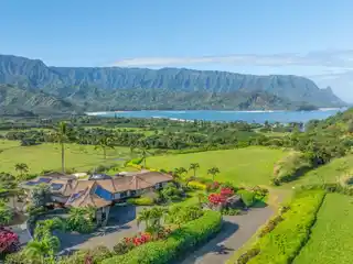 Elegance with Functionality Atop Hanalei Ridge