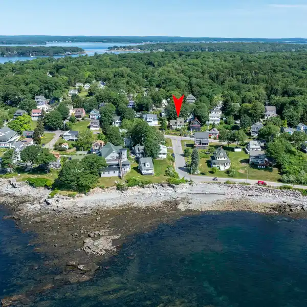 A SHOWCASE OF ISLAND REAL ESTATE