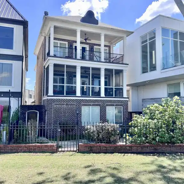 RIVERFRONT HOME IN DOWNTOWN MEMPHIS