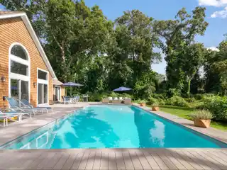 Charming One-Level Retreat in Hansom Hills