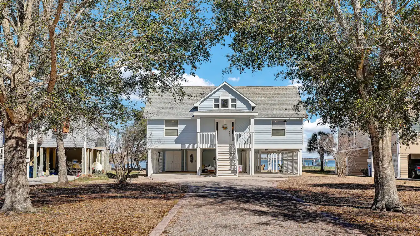 Waterfront Estate in a Relaxing Gated Community