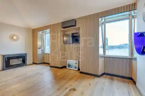 Bright Completely Refurbished Apartment