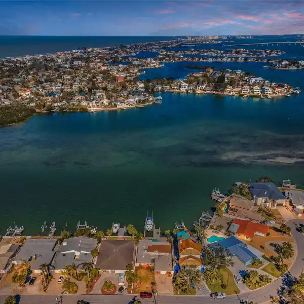 WATERFRONT LIVING AT ITS FINEST