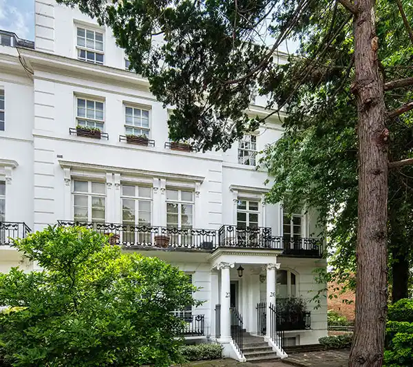 REFRESHED FLAT IN EGERTON CRESCENT