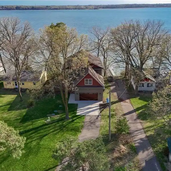 IMMACULATE NEW HOME ON CLEARWATER LAKE