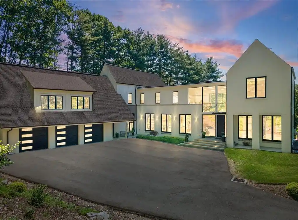 Ultra Modern Newly Constructed Home