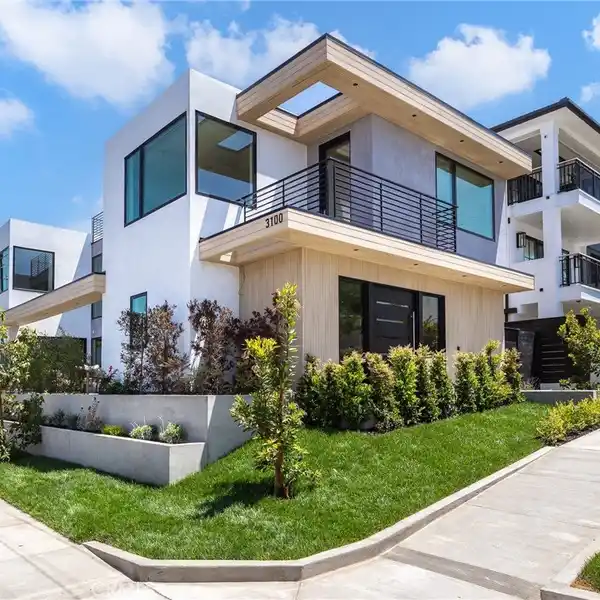 COASTAL MODERN NEW CONSTRUCTION HOME WITH PANORAMIC OCEAN VIEWS