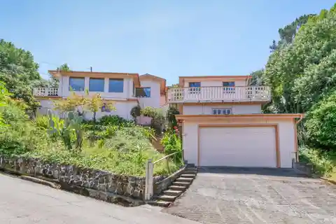 Private Home in the Peaceful Hills