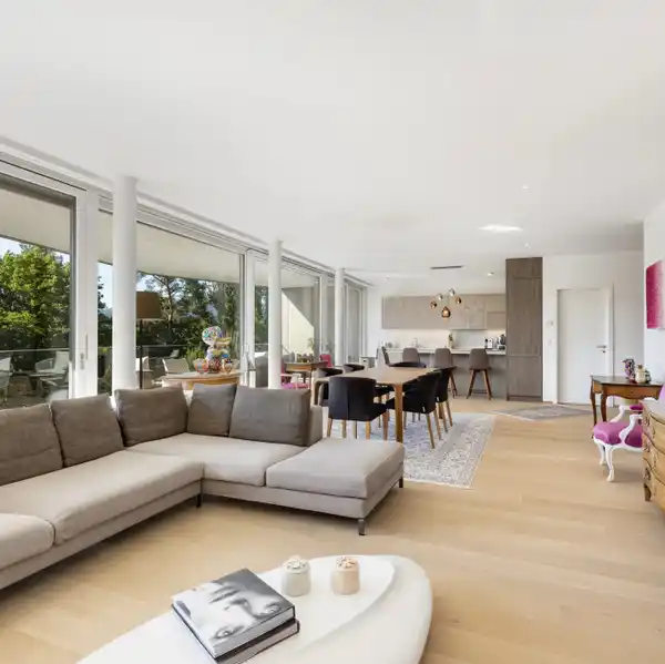 MAGNIFICENT TOP FLOOR CORNER APARTMENT