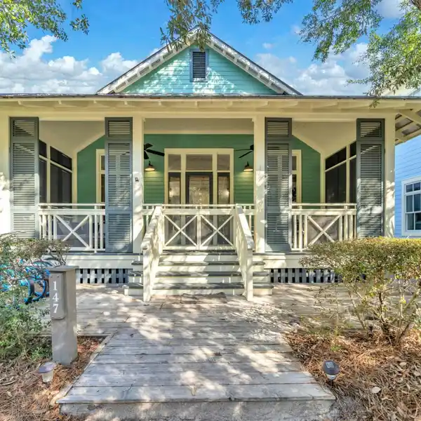 EXQUISITE FLORIDA COTTAGE