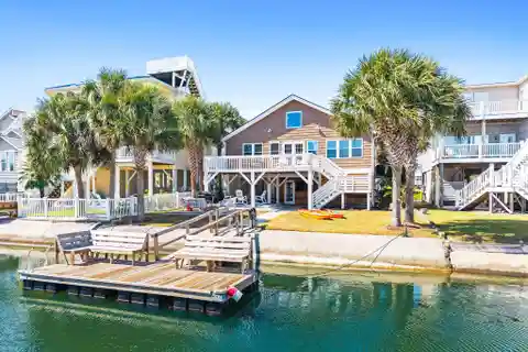 Recently Remodeled Deep-Water Canal Cottage
