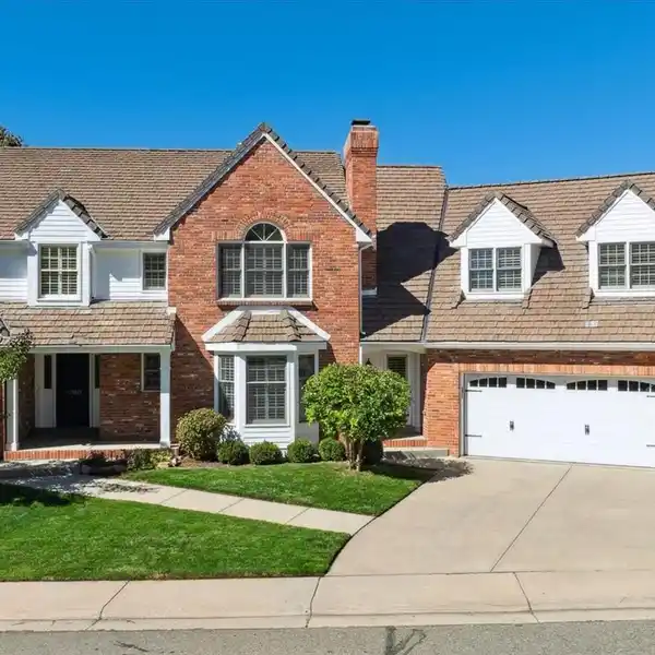 EXECUTIVE HOME IN HOMESTEAD AT WILLOWS END