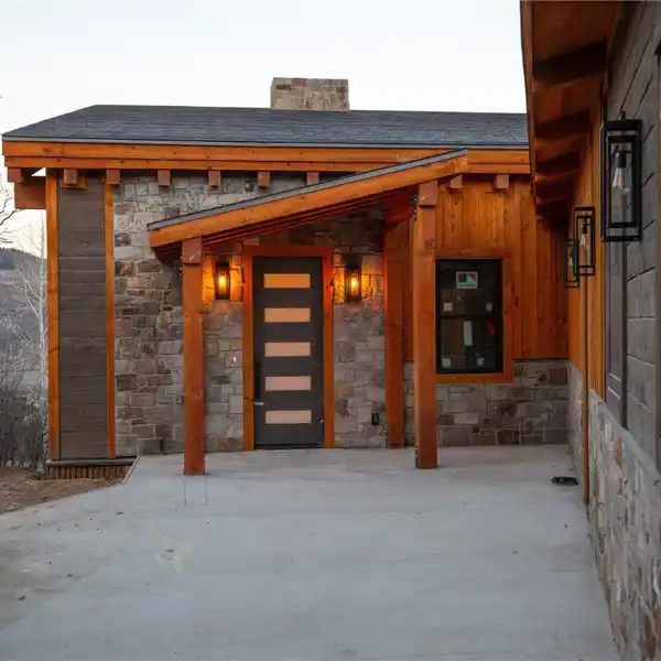 SMARTLY DESIGNED NEW HALF DUPLEX