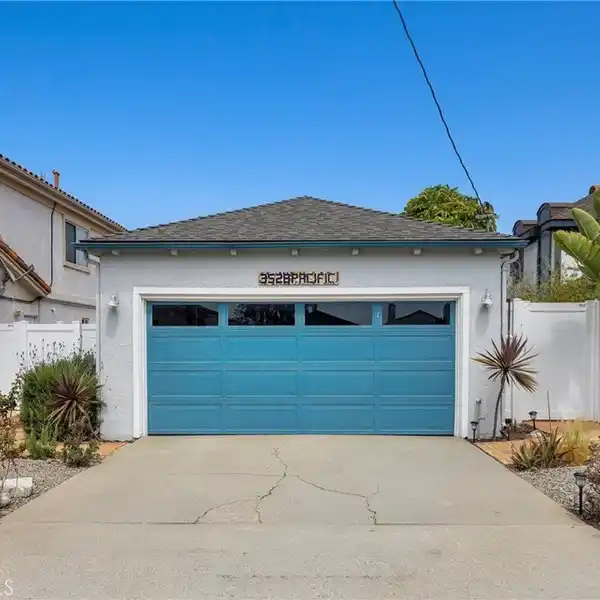 LIGHT-FILLED HOME IN THE HEART OF THE TREE SECTION