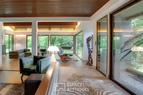 Ultra-Contemporary Home Amid Majestic Trees