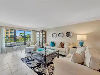 Beautiful Home in Solamar in the Heart of Park Shore