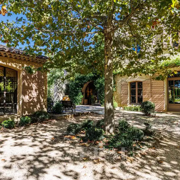 ELEGANT PROPERTY IN THE PUYRICARD COUNTRYSIDE