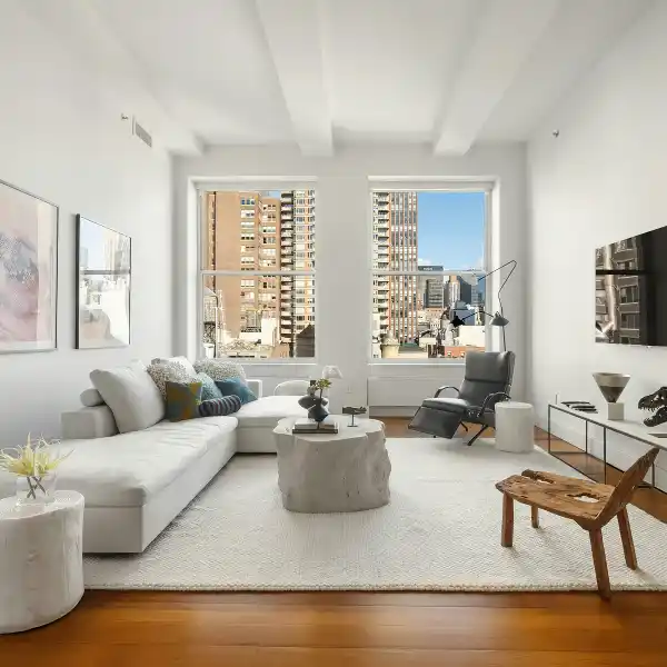 SKY-HIGH ELEGANCE WITH TIMELESS DESIGN