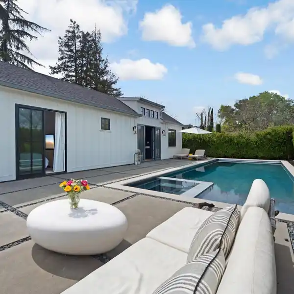 MODERN SPA-INSPIRED RETREAT