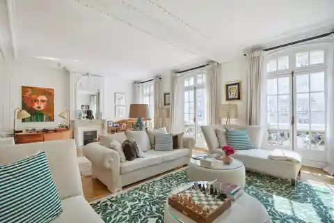 Finely Detailed Luxury Apartment