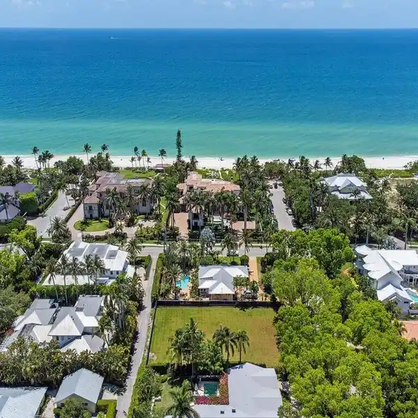 OVERSIZED PARCEL IN COVETED LOCATION