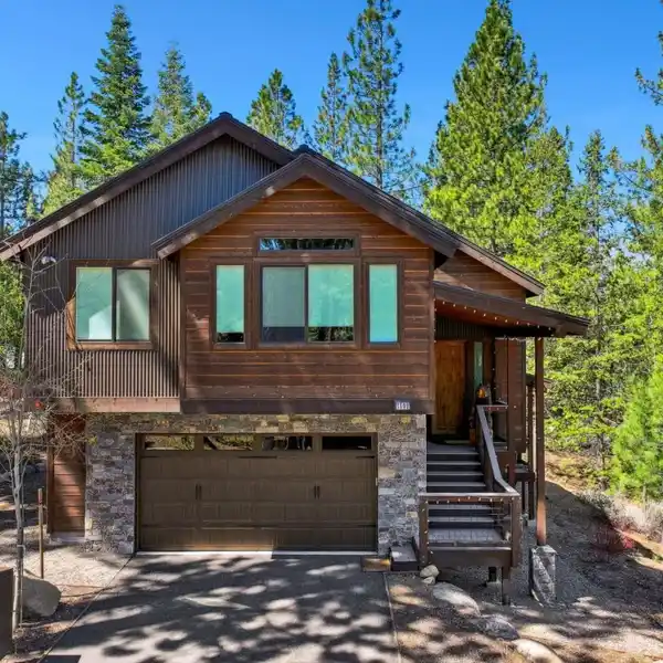 MODERN MOUNTAIN LUXURY IN TAHOE PARADISE