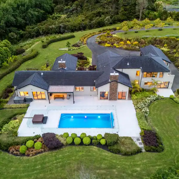 RURAL ESCAPE WITH CITY CONVENIENCE