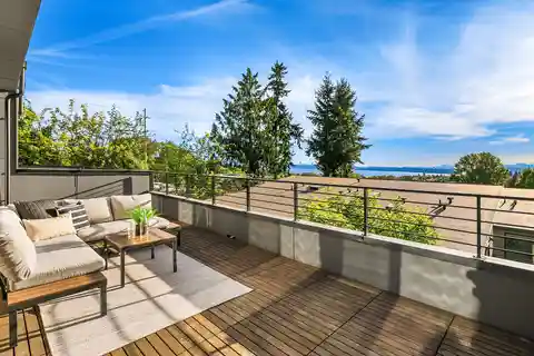 Comfortable Living in an Ideal Floor Plan