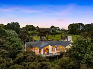 Dual Dwellings on Peaceful Private Acreage