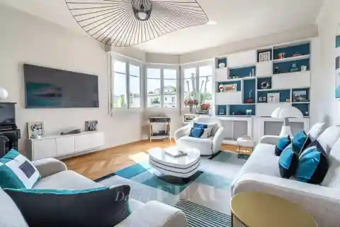 Spacious 1930s Home Near Shops