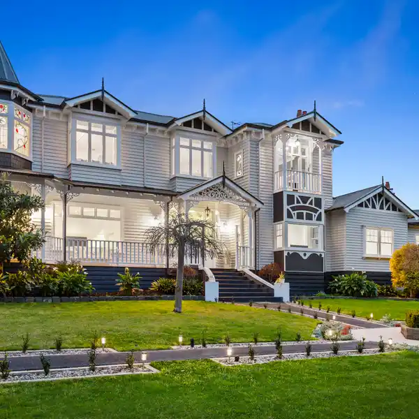 BEAUTIFULLY RENOVATED BOUTIQUE COUNTRY HOUSE