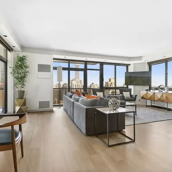 STUNNING CITY VIEW RESIDENCE