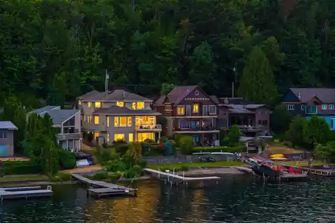 Stunning Lake Sammamish Home with 180-Degree Views