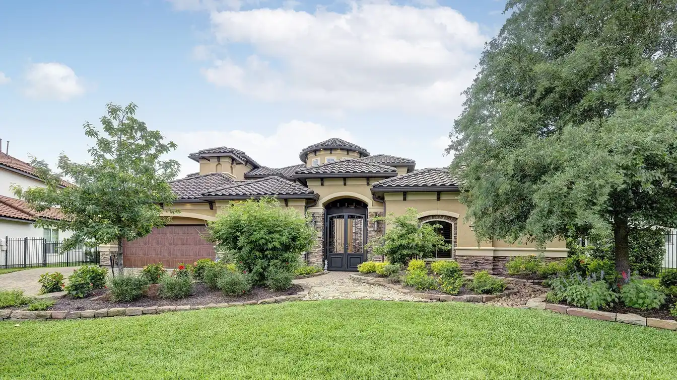 Remarkable Home Situated on Lake Paloma