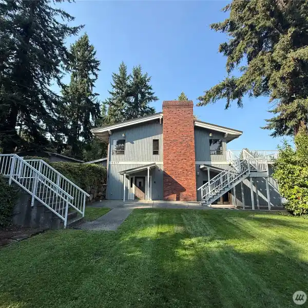 SPRAWLING ESTATE PERFECT FOR BUILDERS OR VISIONARIES