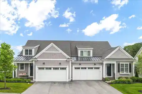 Luxury Townhome in Scenic North Framingham