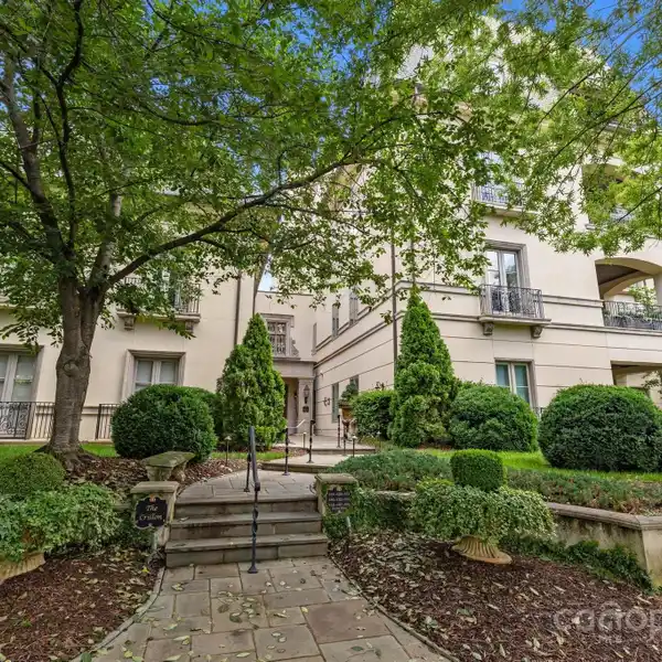IMPECCABLE CONDO IN THE CRILLON BUILDING