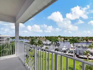 Beautiful Penthouse Overlooking the Intracoastal Waterway