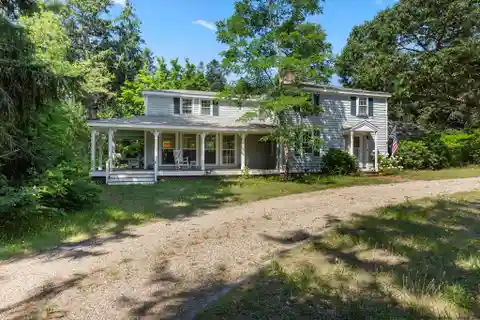 Beautiful Circa 1827 Antique Home