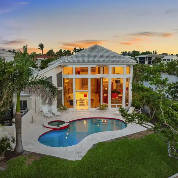 EXCEPTIONAL WATERFRONT PROPERTY IN QUEENS HARBOUR