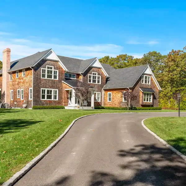 ELEGANT QUOGUE ESTATE WITH TIMELESS COASTAL CHARM
