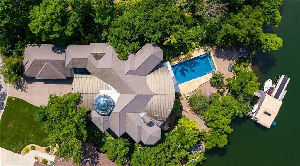 A Lakefront Work of Art
