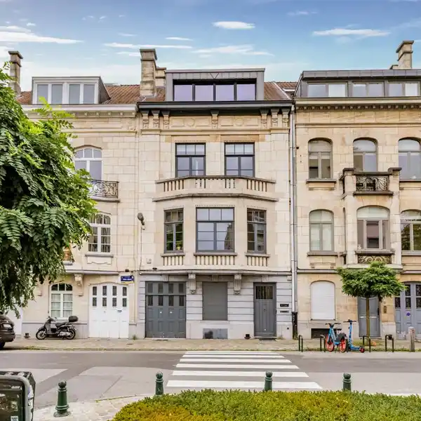 SUPERB TRIPLEX PENTHOUSE WITH TIMELESS APPEAL AND CHARM