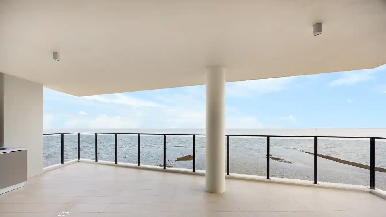Exquisite Sub-penthouse in the Brand-new Aqua Apartments Building
