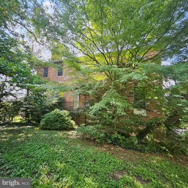 LARGE BRICK HOME OFFERING BIG OPPORTUNITY